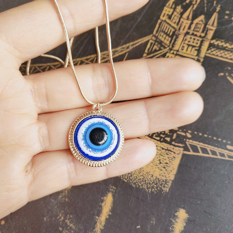 Blue eye pendant necklace